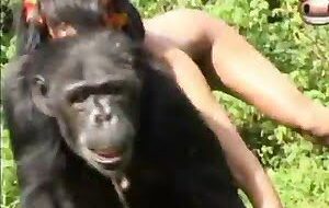 Ruiva gordelicia fazendo sexo caseiro gostoso - Mulheres transando com macaco